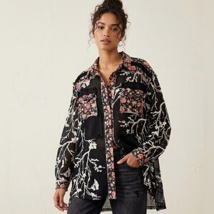 ✨NWT- POL Carly Crochet Patchwork Laser Cut Floral Button down shirt size large